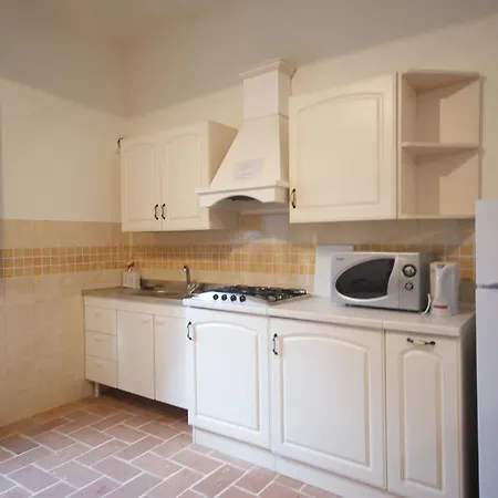 Дом отдыха Spacious Holiday In With Swimming Pool Корчано