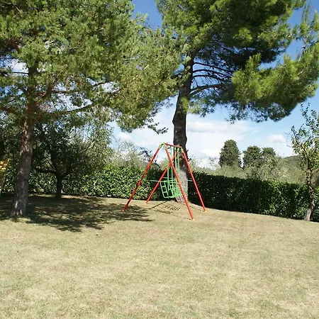 Дом отдыха Spacious Holiday In With Swimming Pool Корчано