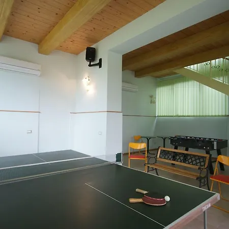Spacious Holiday In With Swimming Pool Корчано