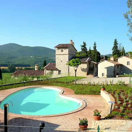 Spacious Holiday In With Swimming Pool